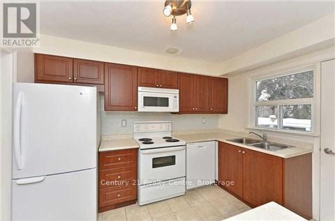 Main - 374 Cummer Avenue, Toronto, ON - Indoor Photo Showing Kitchen With Double Sink