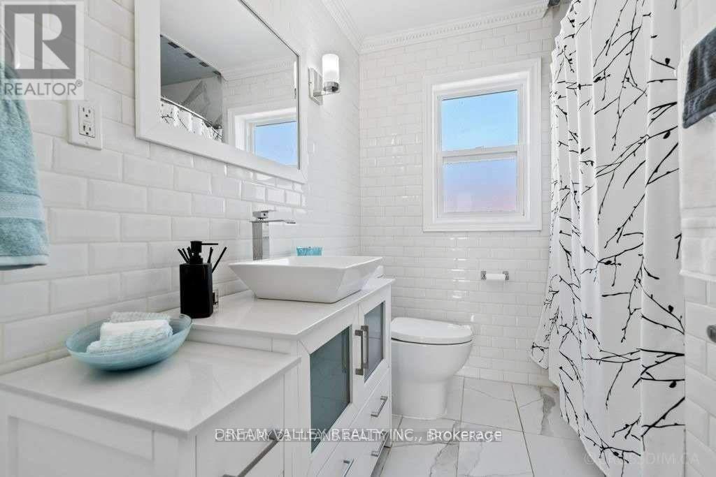 Main - 1501 Danforth Road, Toronto, ON - Indoor Photo Showing Bathroom