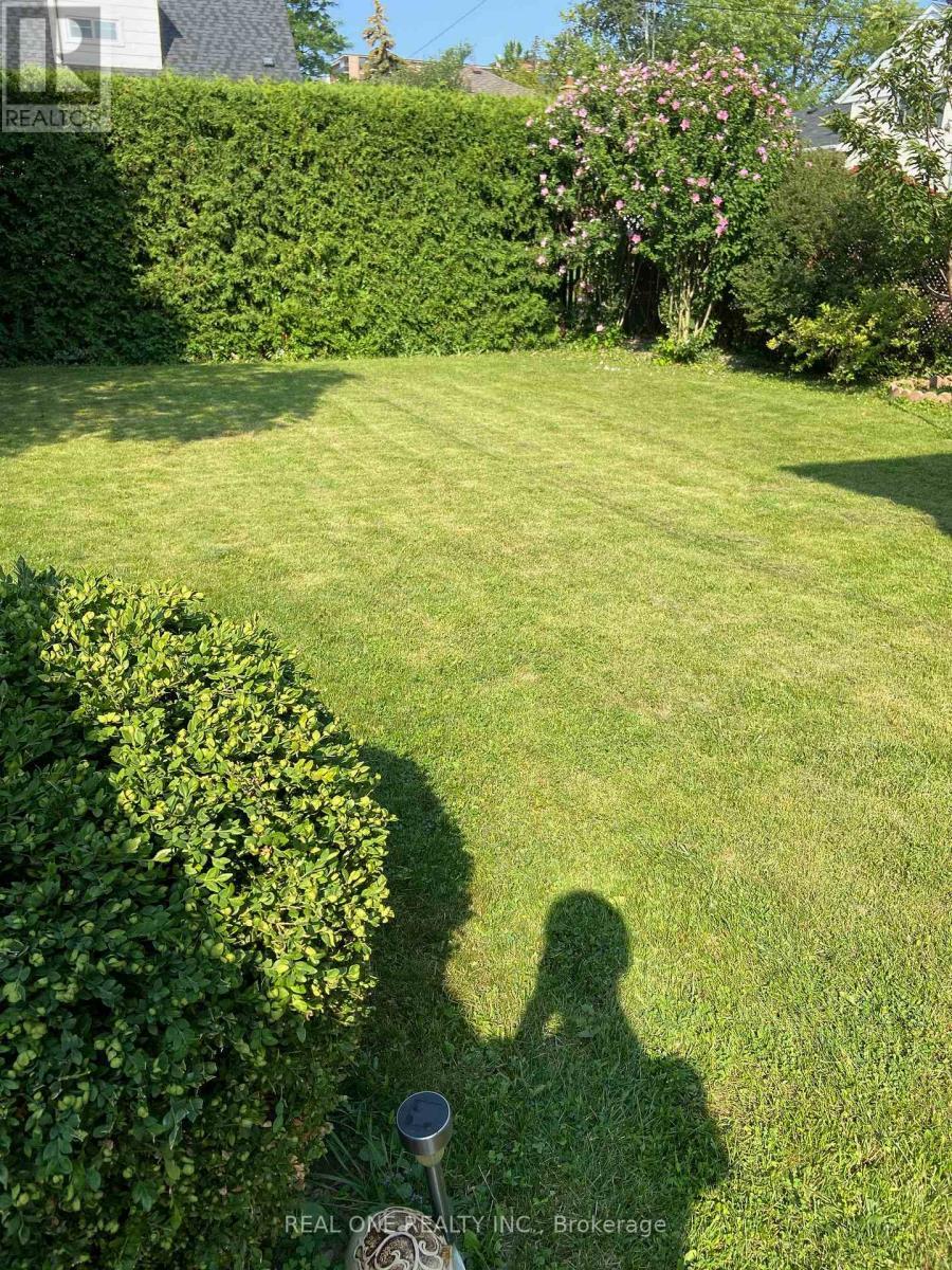 Uper Level - 22 Princeway Drive, Toronto, ON - Outdoor