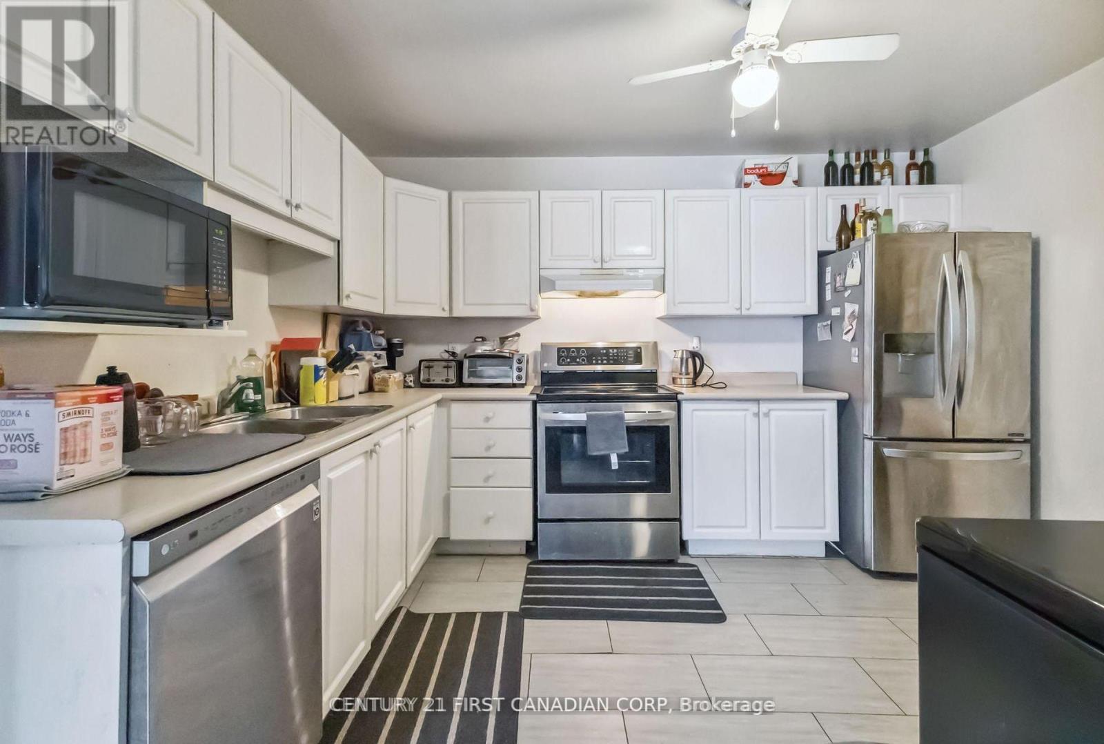 61 Tanner Drive, London East (East P), ON - Indoor Photo Showing Kitchen