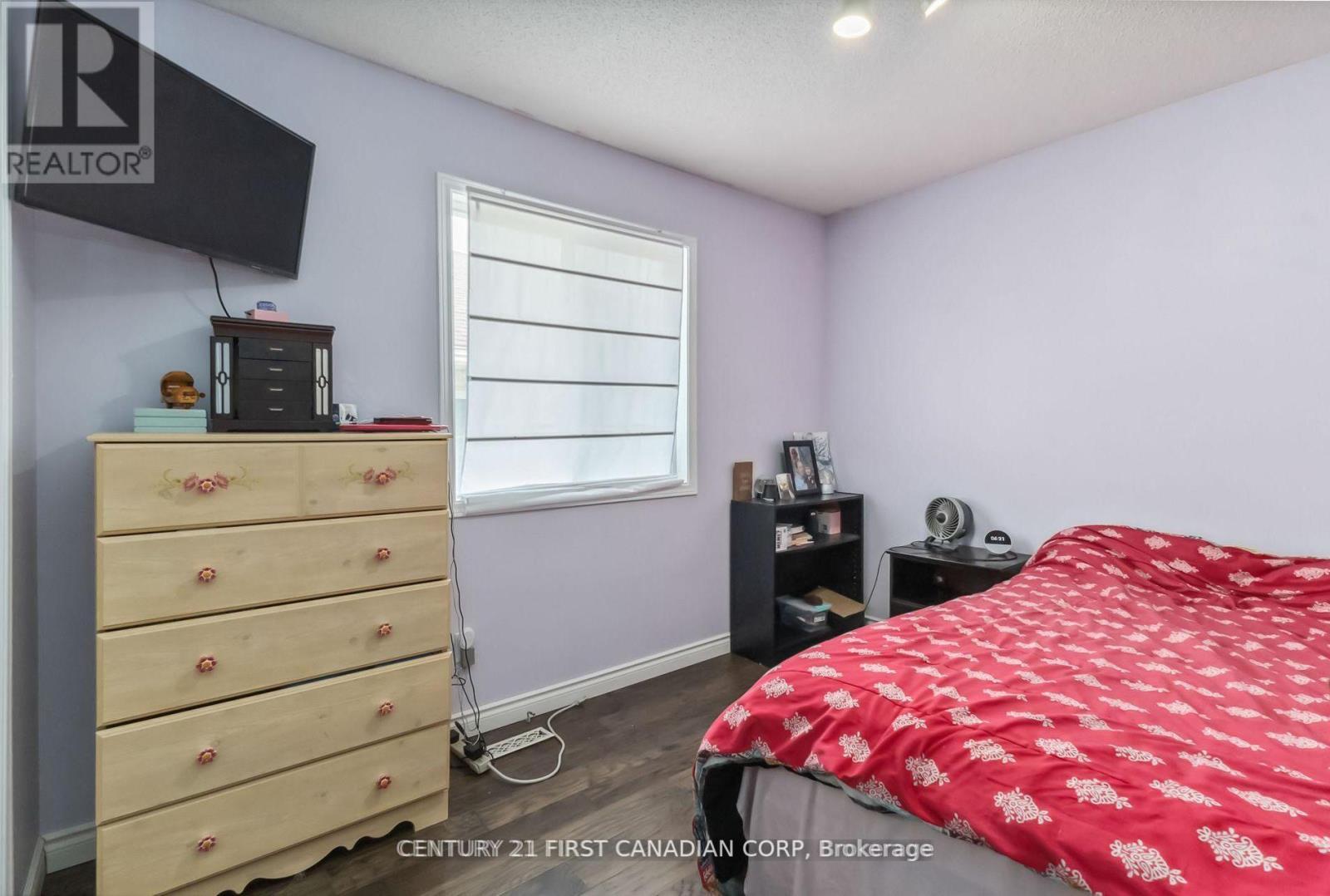 61 Tanner Drive, London East (East P), ON - Indoor Photo Showing Bedroom