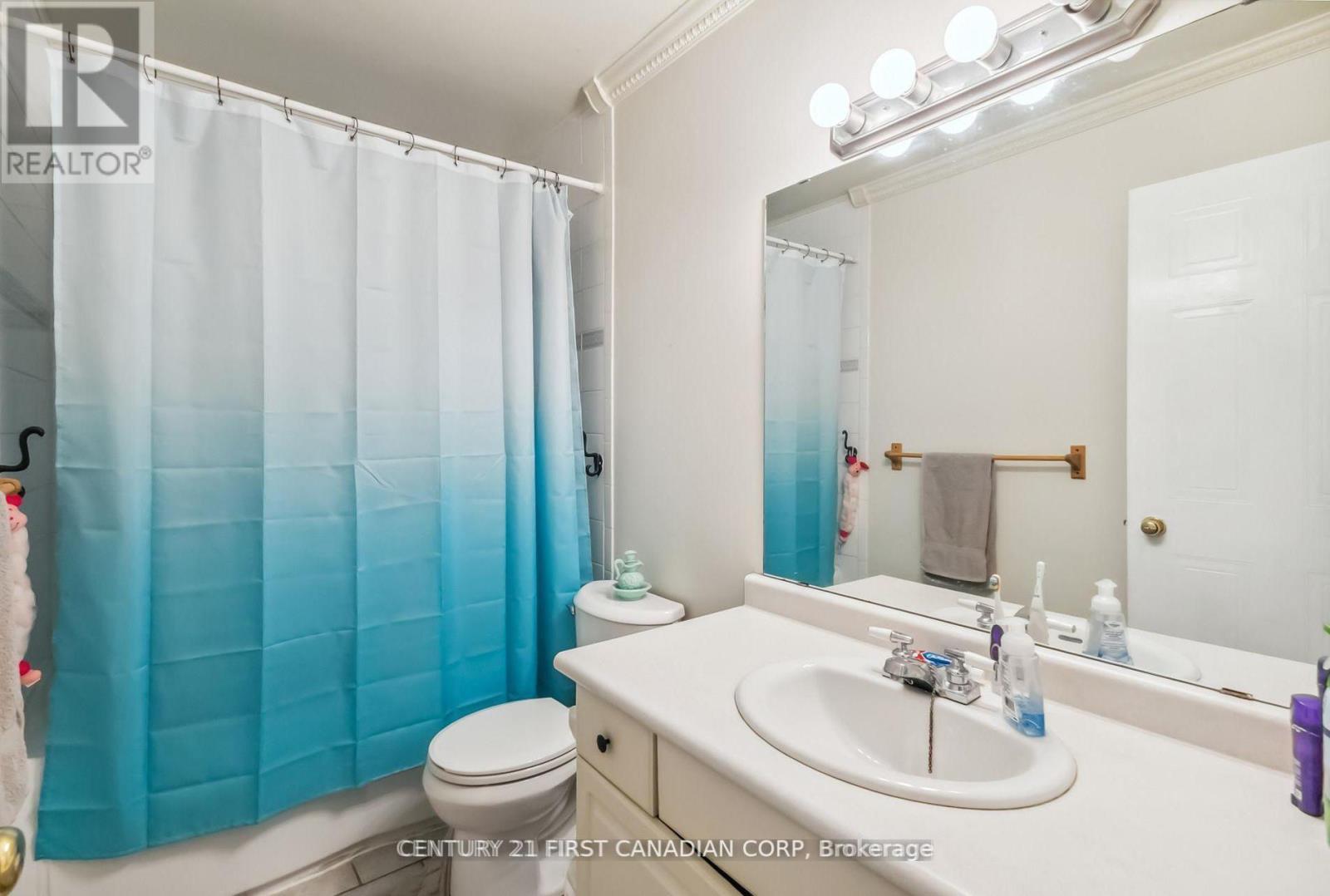 61 Tanner Drive, London East (East P), ON - Indoor Photo Showing Bathroom