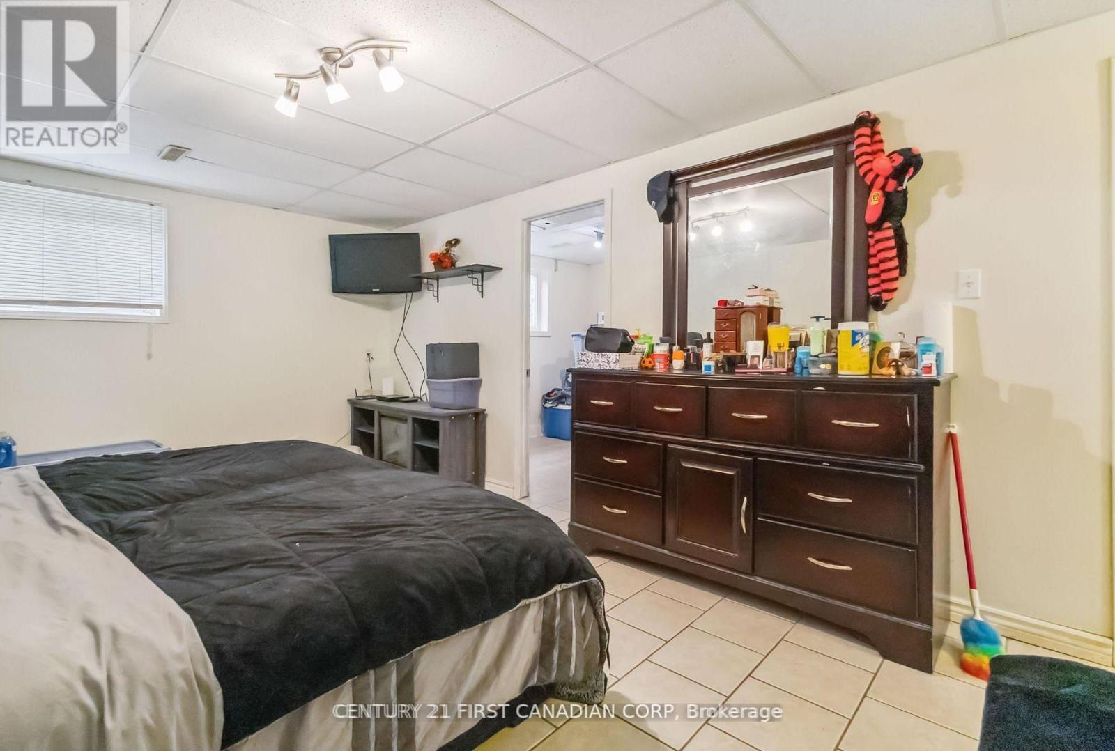 61 Tanner Drive, London East (East P), ON - Indoor Photo Showing Bedroom