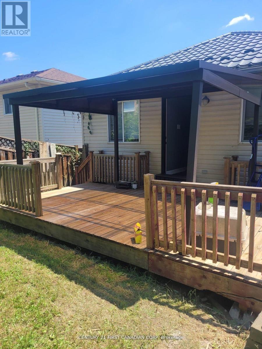 61 Tanner Drive, London East (East P), ON - Outdoor With Deck Patio Veranda