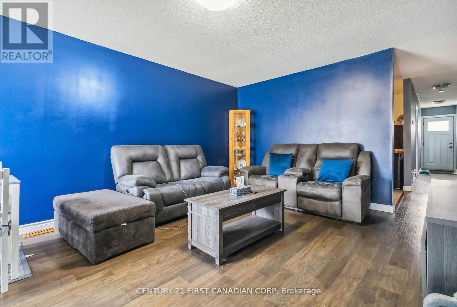 61 Tanner Drive, London East (East P), ON - Indoor Photo Showing Living Room