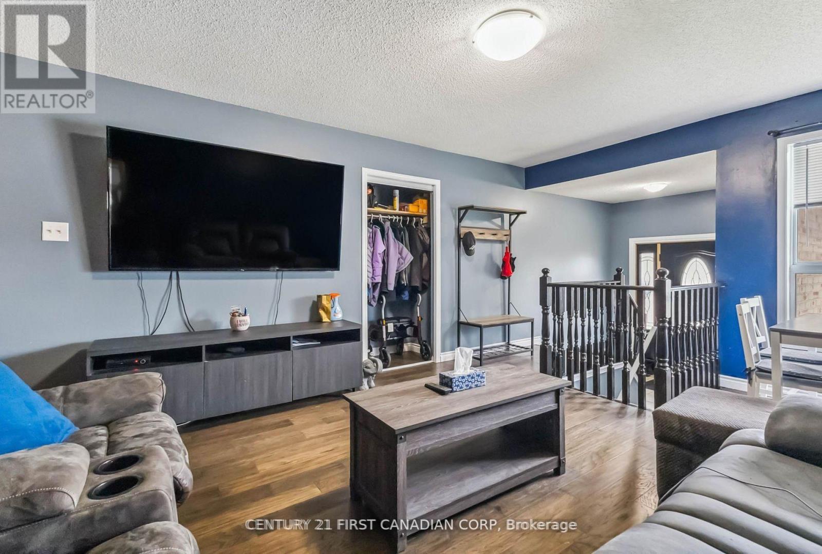 61 Tanner Drive, London East (East P), ON - Indoor Photo Showing Living Room