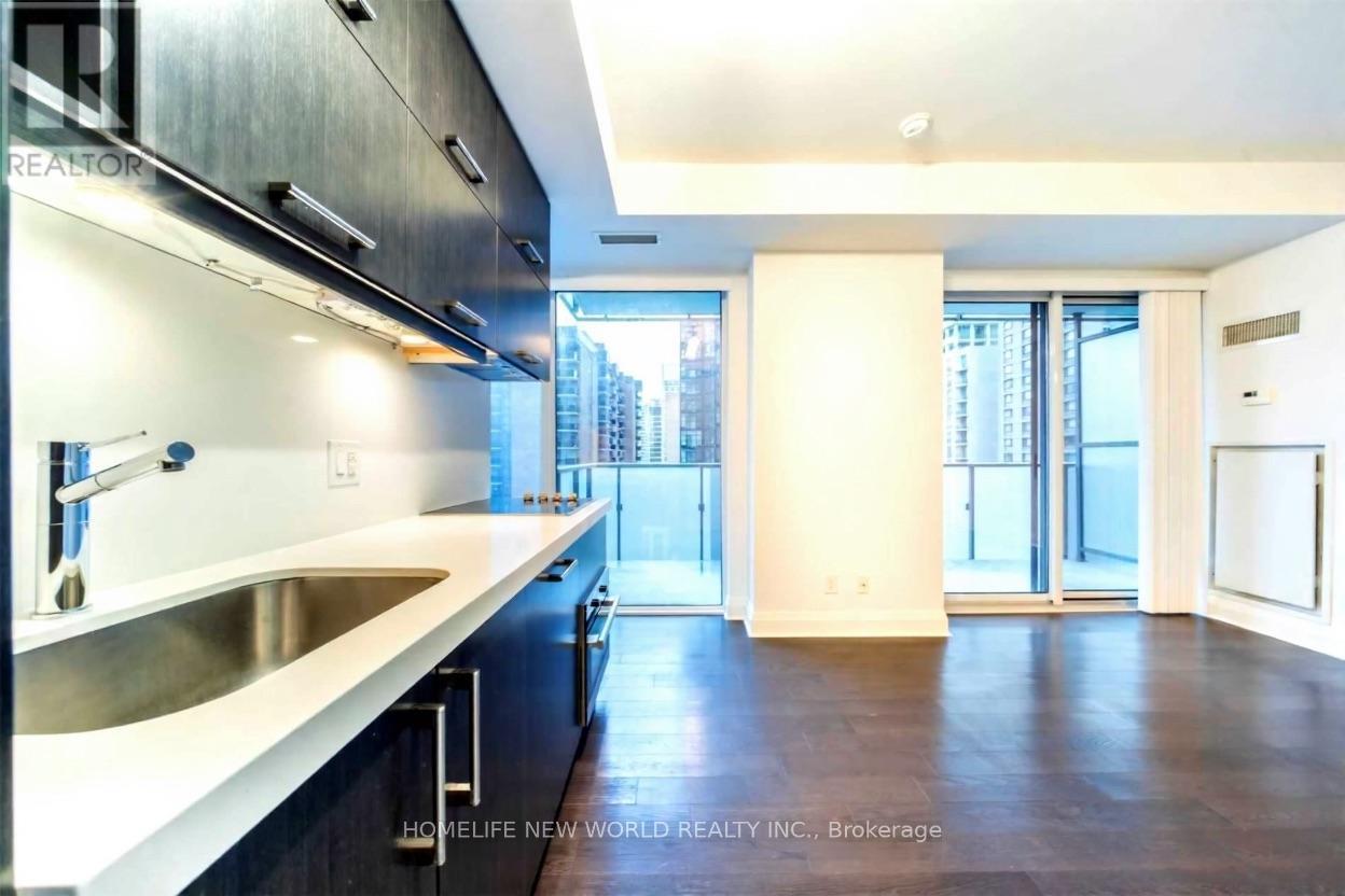 1208 - 1080 Bay Street, Toronto, ON - Indoor Photo Showing Kitchen