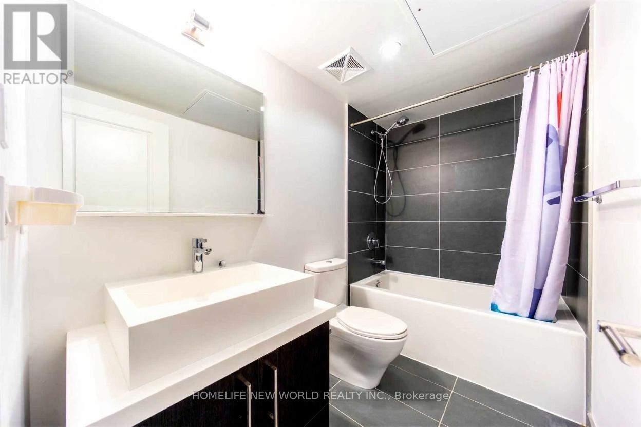 1208 - 1080 Bay Street, Toronto, ON - Indoor Photo Showing Bathroom