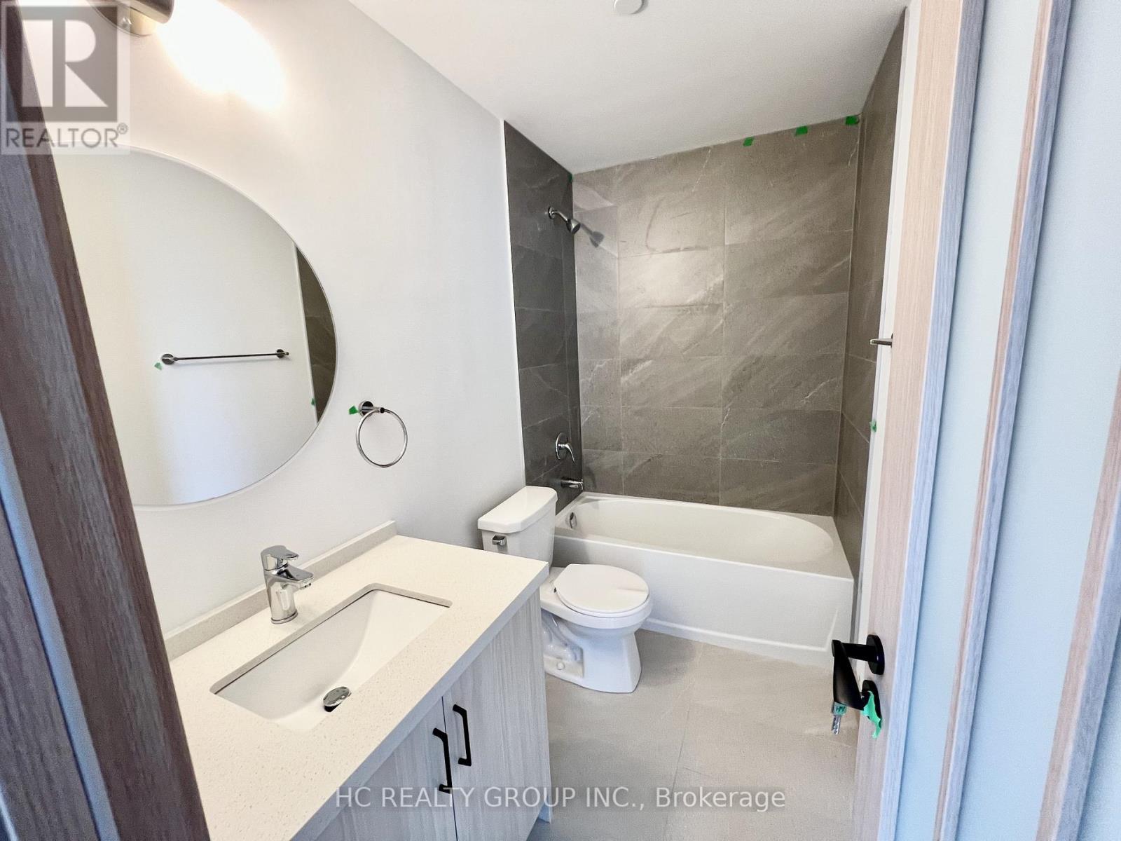 B201 - 3429 Sheppard Avenue E, Toronto, ON - Indoor Photo Showing Bathroom