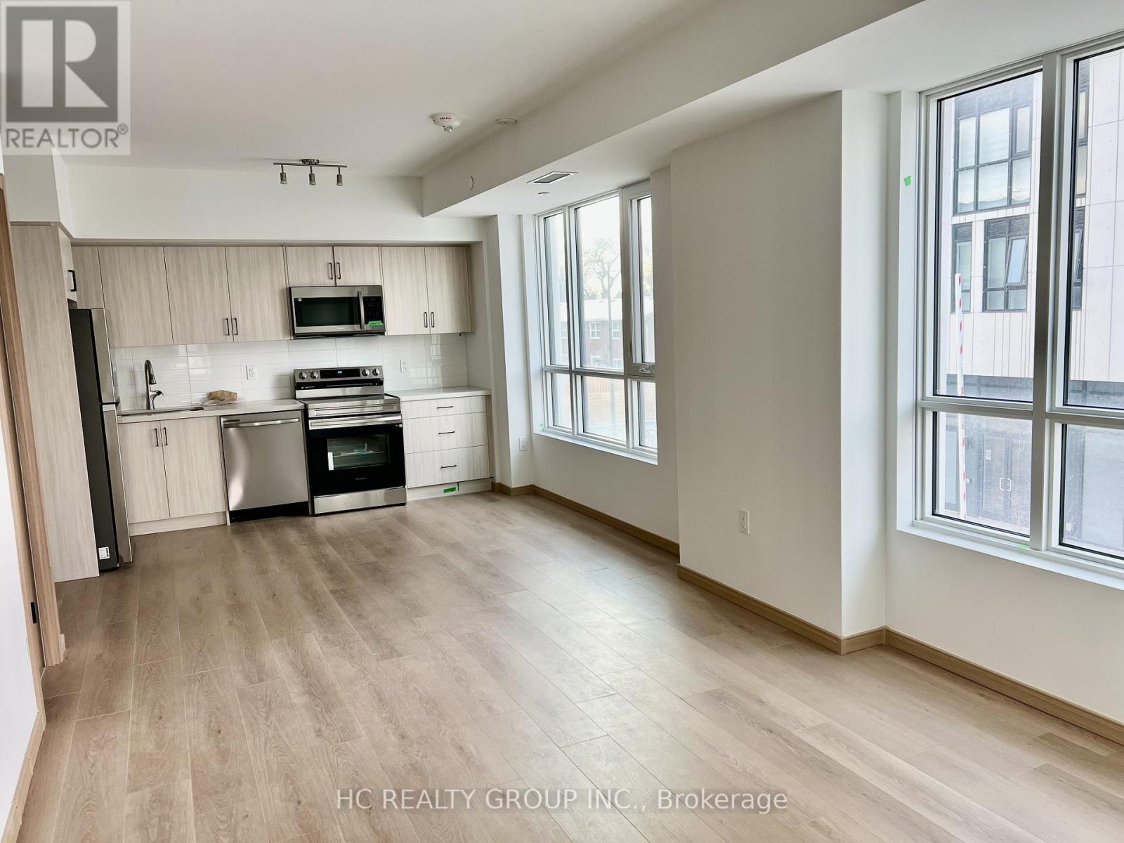 B201 - 3429 Sheppard Avenue E, Toronto, ON - Indoor Photo Showing Kitchen