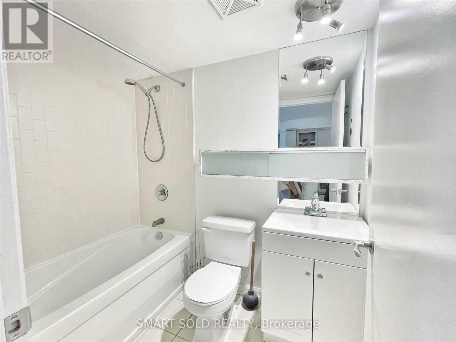 820 - 111 Elizabeth Street, Toronto, ON - Indoor Photo Showing Bathroom