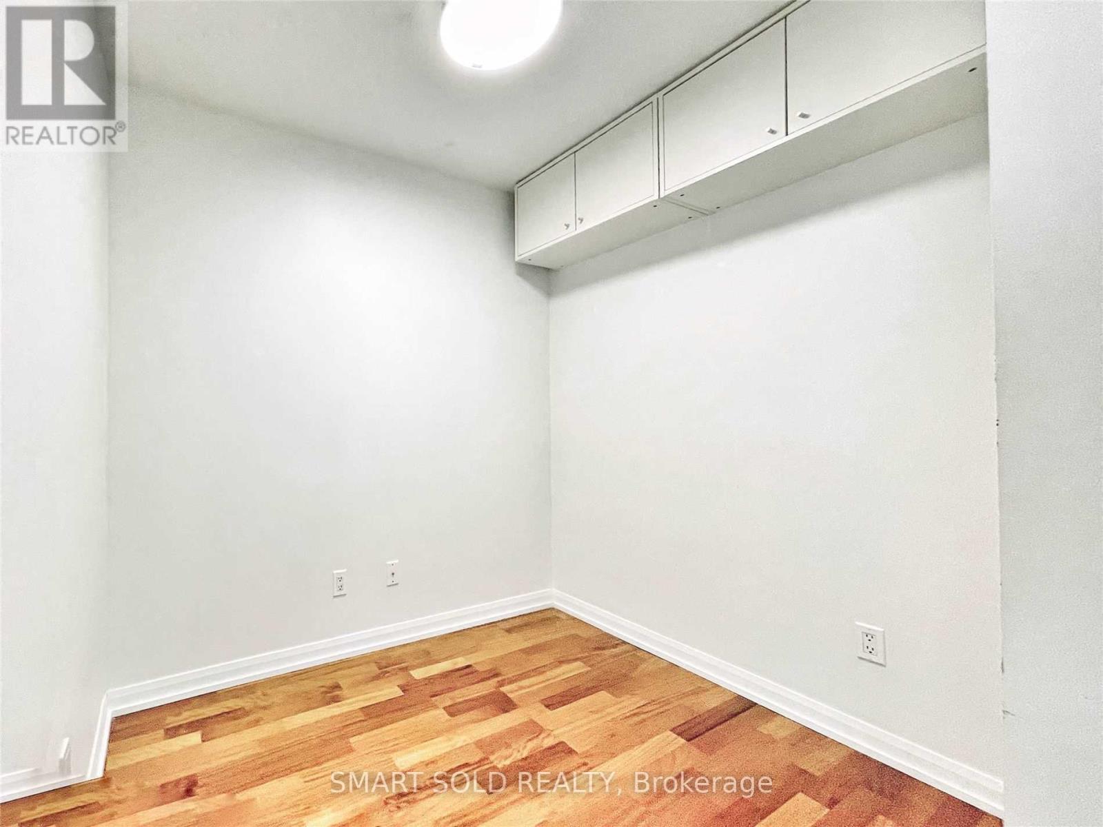820 - 111 Elizabeth Street, Toronto, ON - Indoor Photo Showing Other Room