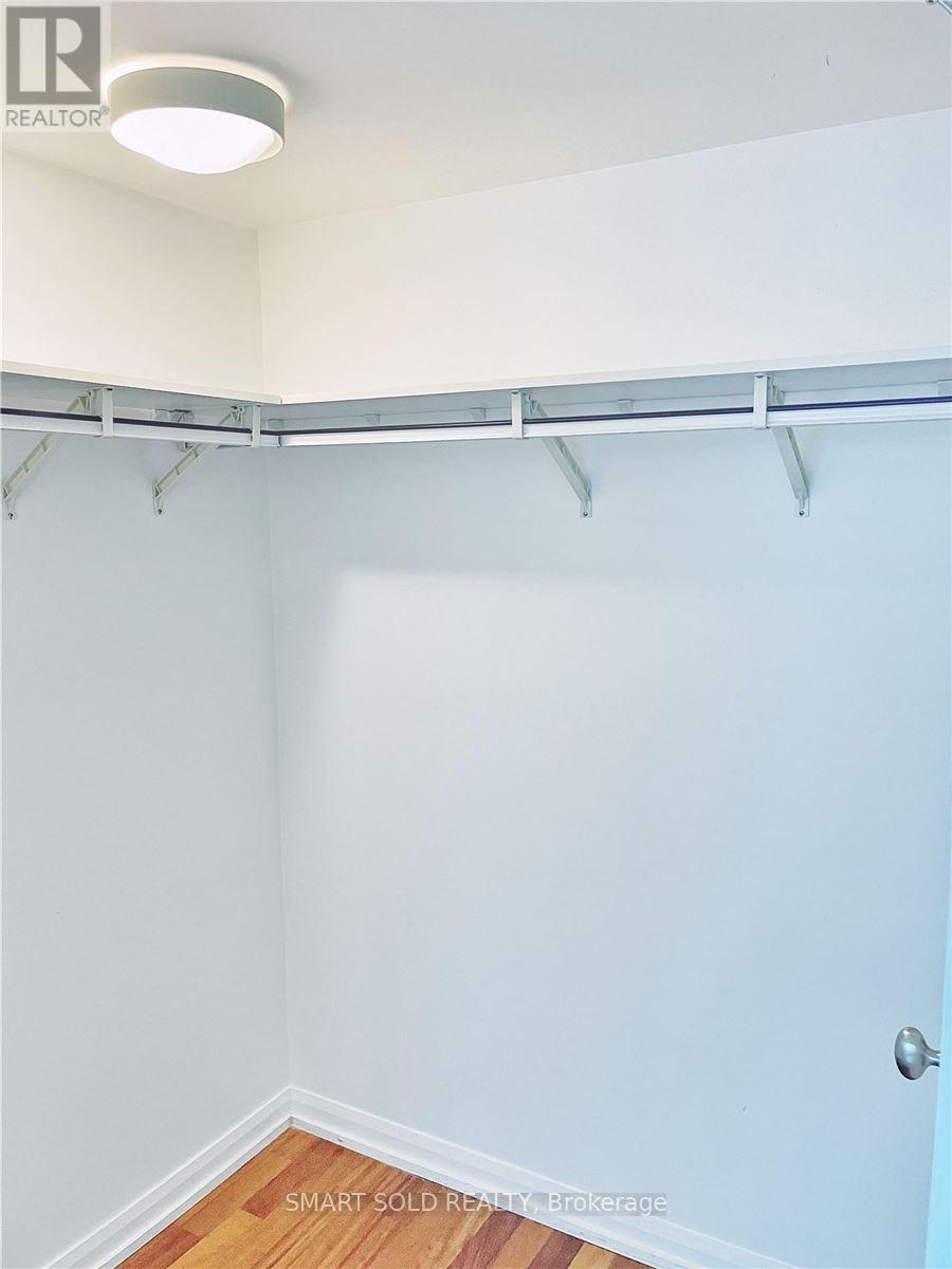 820 - 111 Elizabeth Street, Toronto, ON - Indoor With Storage