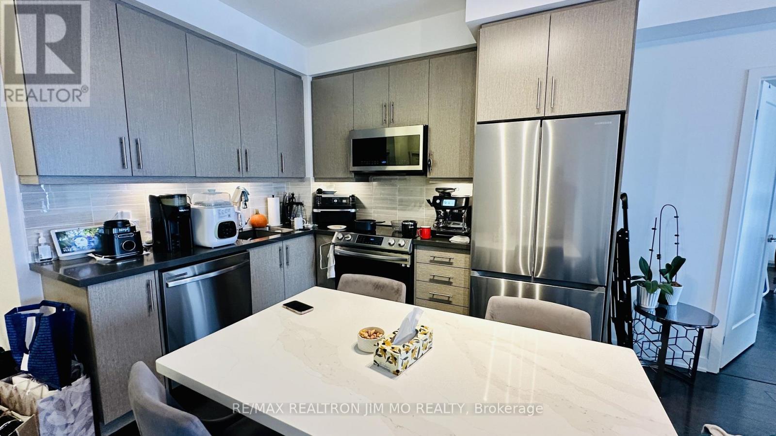 2506 - 105 Oneida Crescent, Richmond Hill, ON - Indoor Photo Showing Kitchen