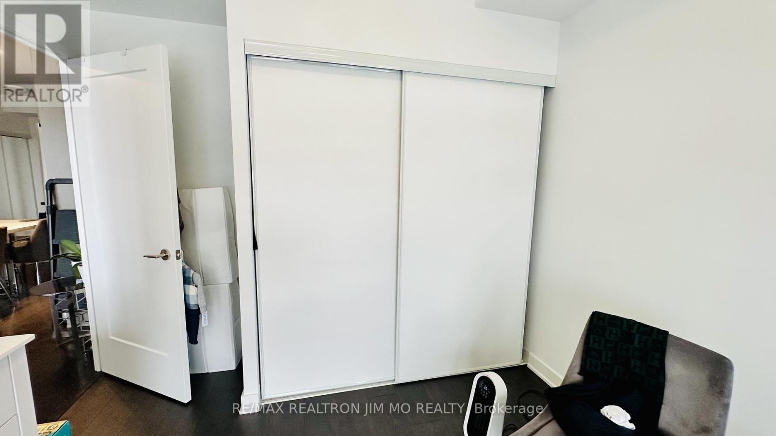 2506 - 105 Oneida Crescent, Richmond Hill, ON - Indoor