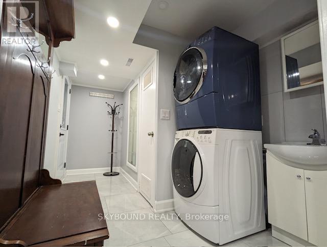 5 - 49 Red Robin Way, Toronto, ON - Indoor Photo Showing Laundry Room