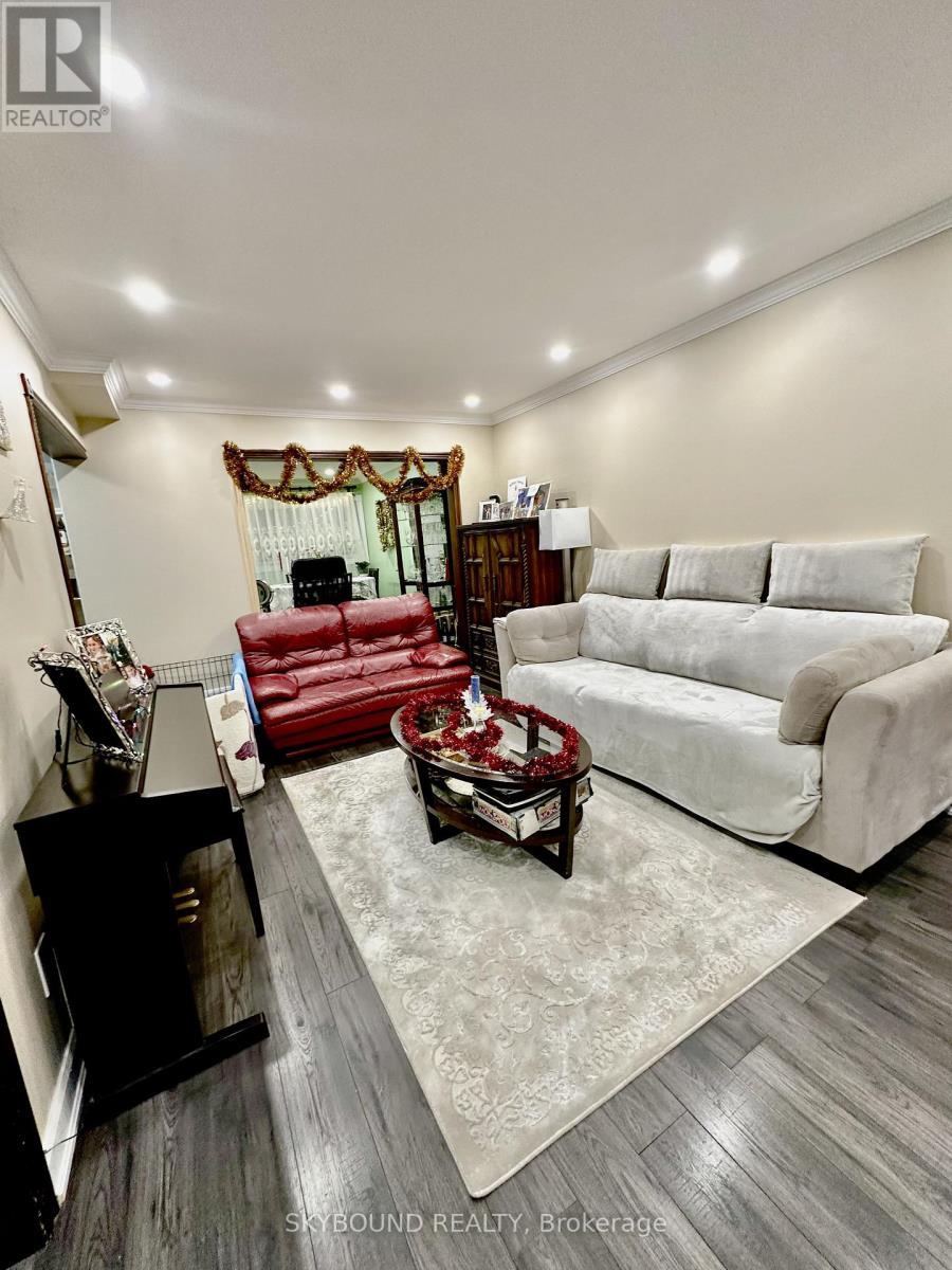 5 - 49 Red Robin Way, Toronto, ON - Indoor Photo Showing Living Room