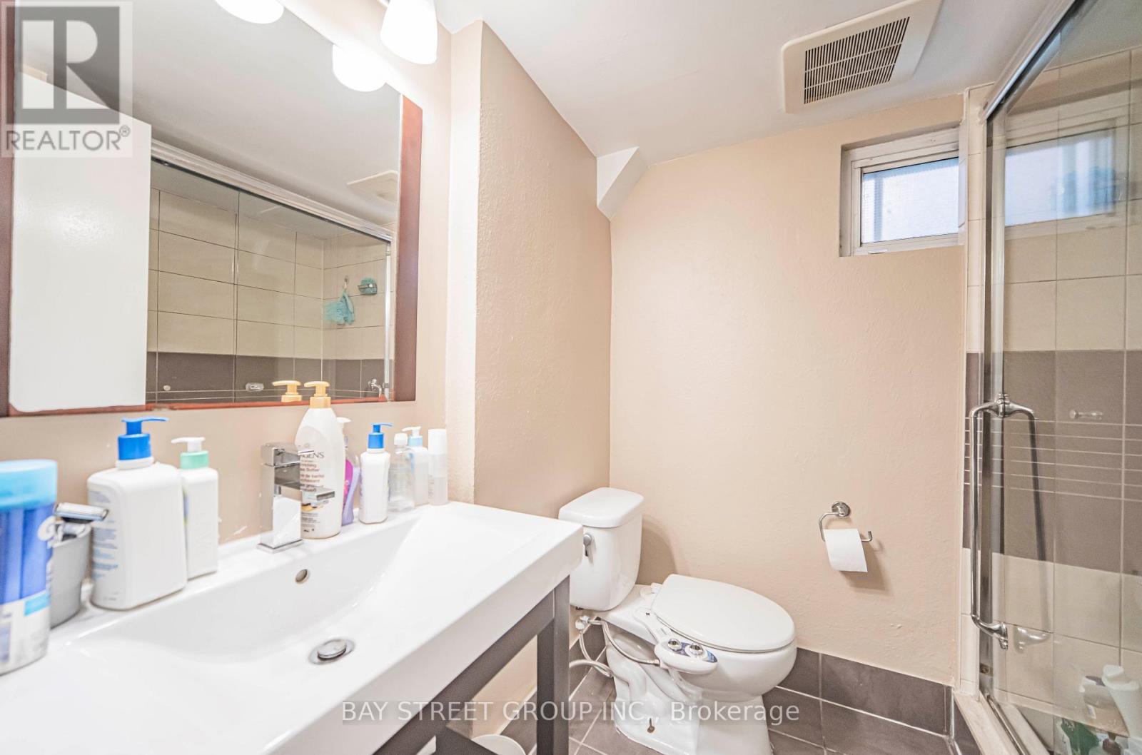 65 Spadina Road, Toronto, ON - Indoor Photo Showing Bathroom
