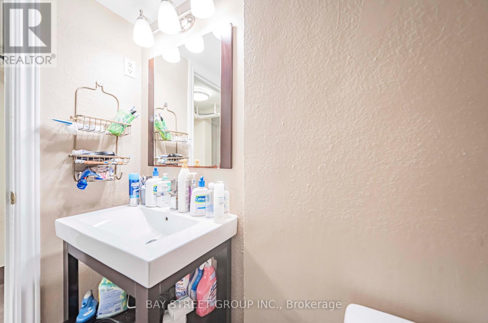 65 Spadina Road, Toronto, ON - Indoor Photo Showing Bathroom