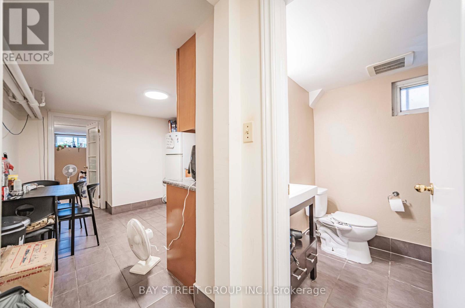 65 Spadina Road, Toronto, ON - Indoor Photo Showing Bathroom