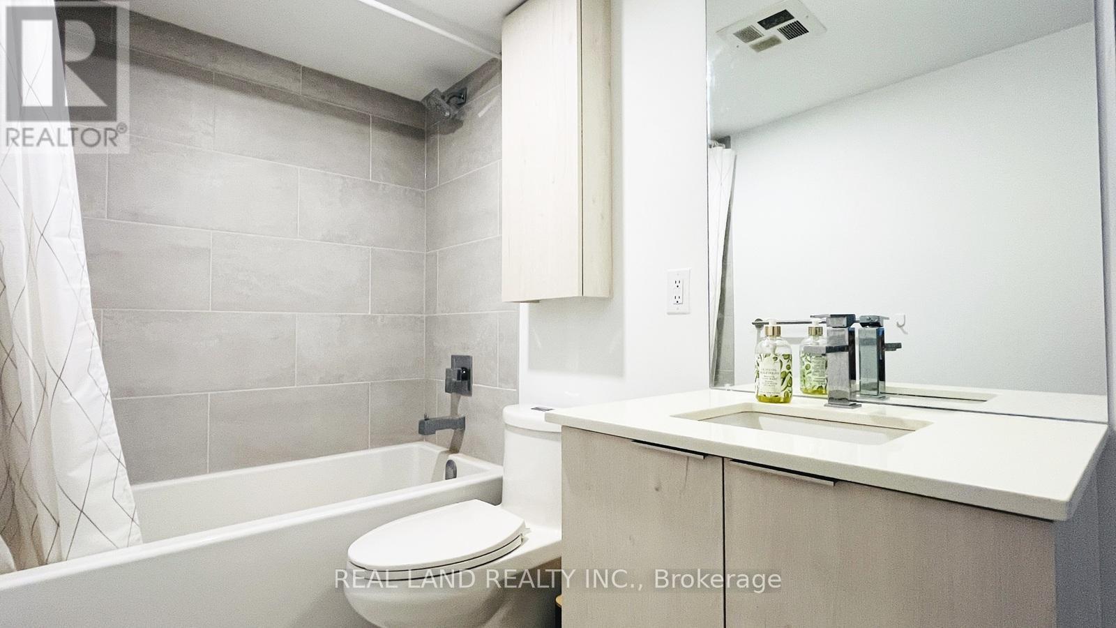 808 - 47 Mutual Street, Toronto, ON - Indoor Photo Showing Bathroom