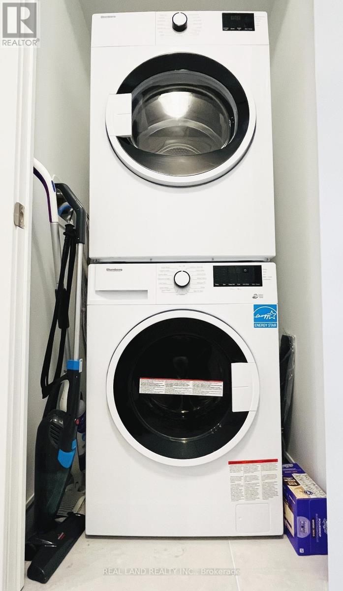 808 - 47 Mutual Street, Toronto, ON - Indoor Photo Showing Laundry Room