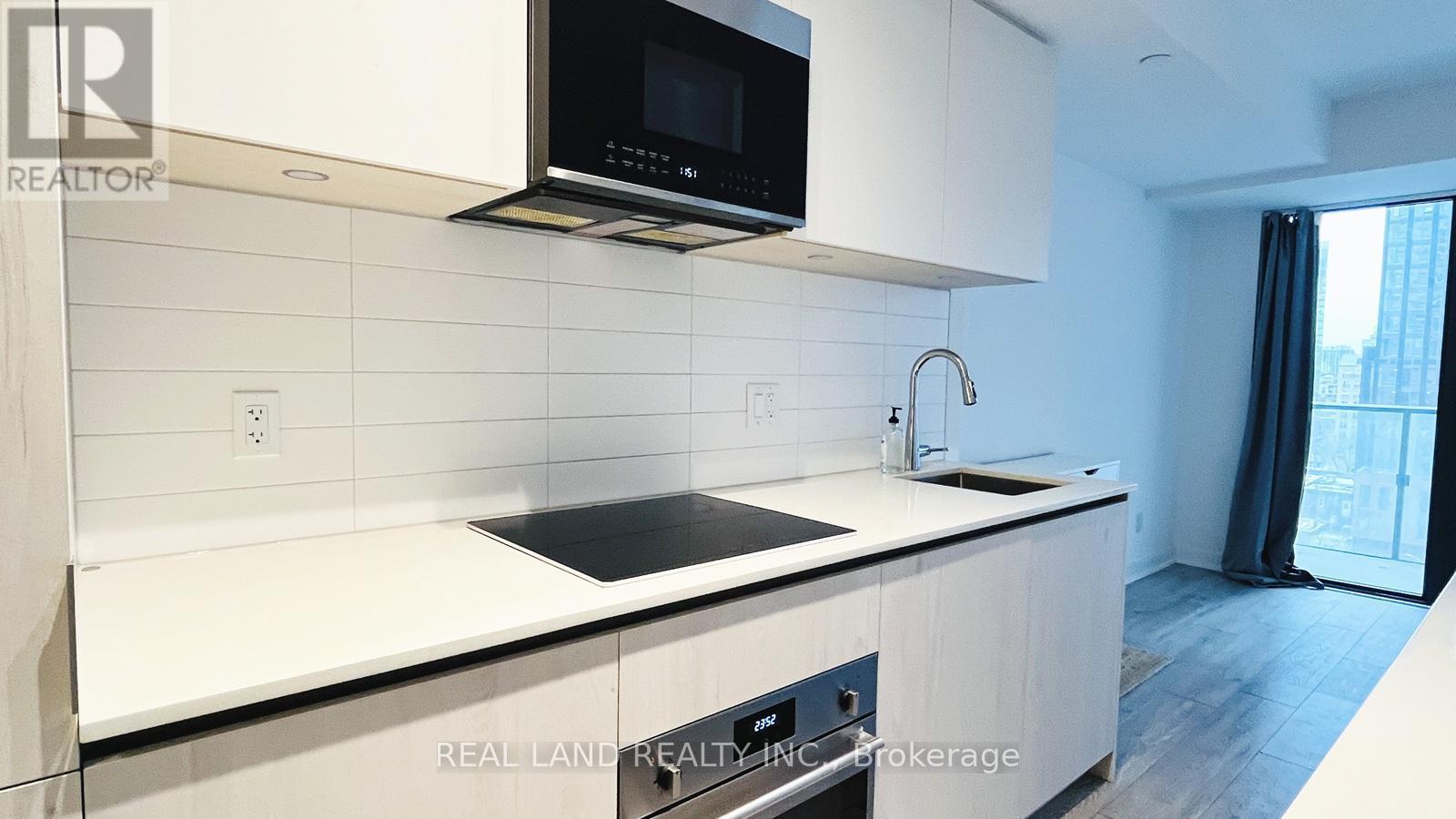 808 - 47 Mutual Street, Toronto, ON - Indoor Photo Showing Kitchen