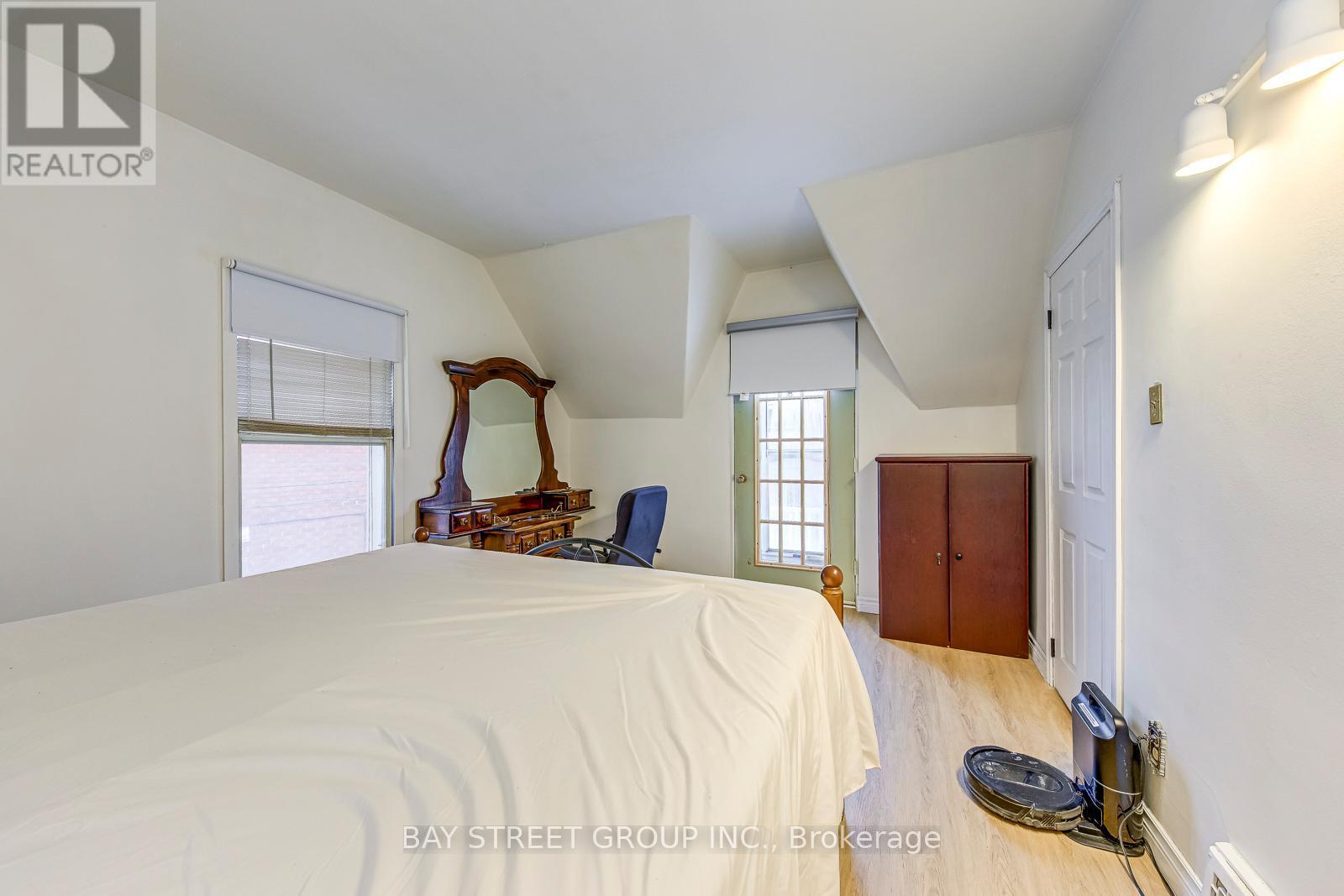 162 Prospect Street S, Hamilton, ON - Indoor Photo Showing Bedroom