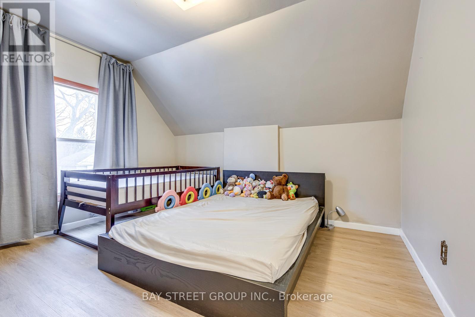 162 Prospect Street S, Hamilton, ON - Indoor Photo Showing Bedroom