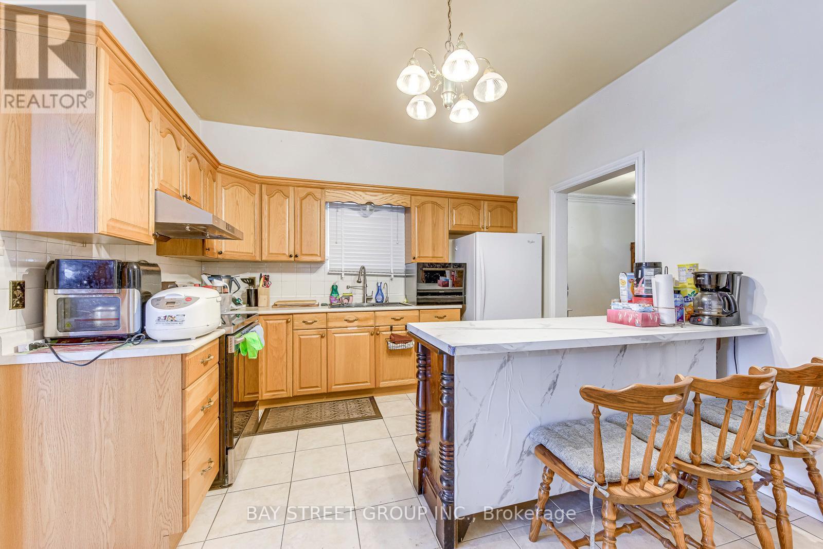 162 Prospect Street S, Hamilton, ON - Indoor Photo Showing Kitchen