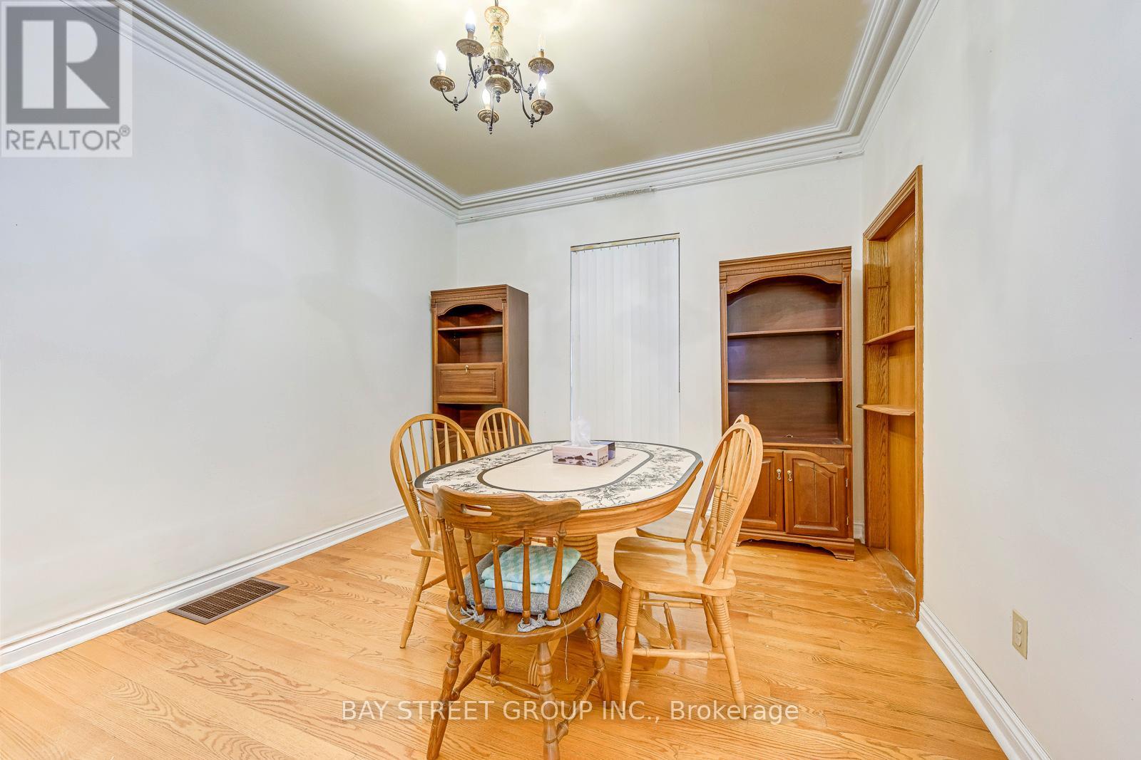 162 Prospect Street S, Hamilton, ON - Indoor Photo Showing Dining Room