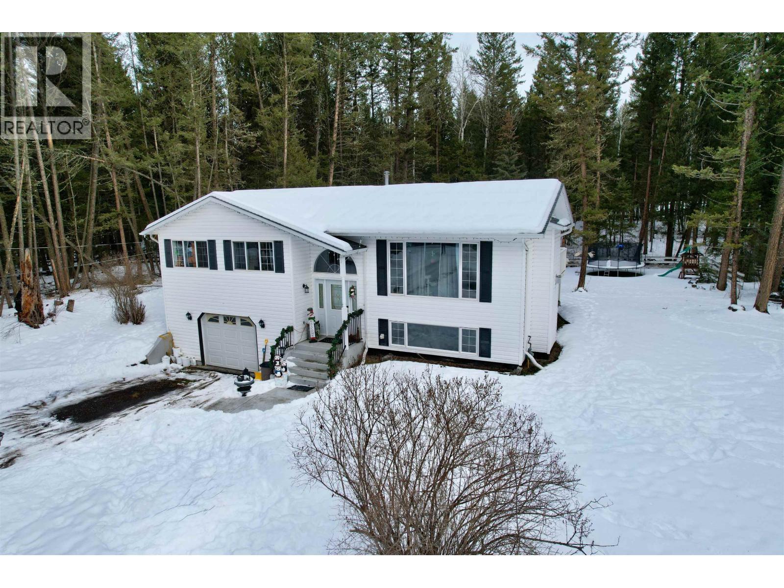 4983 Smith Road, 108 Mile Ranch, BC - Outdoor