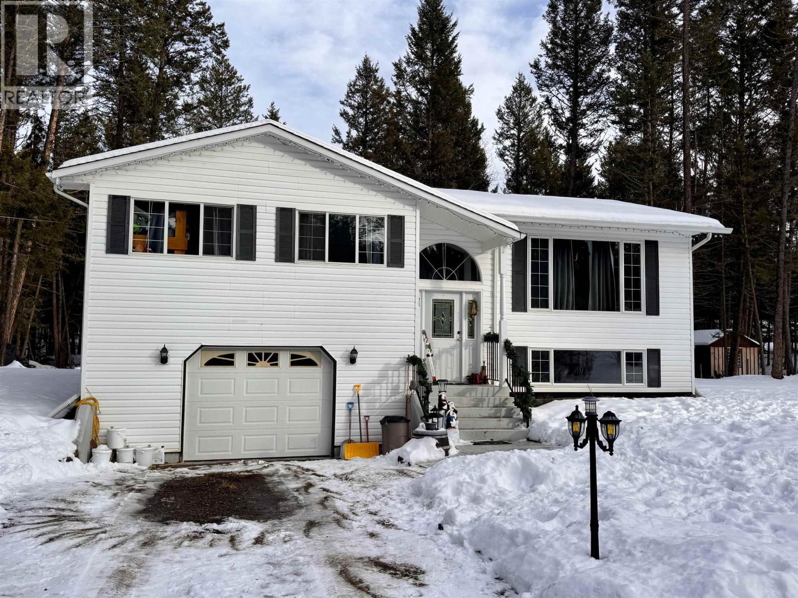 4983 Smith Road, 108 Mile Ranch, BC - Outdoor With Facade