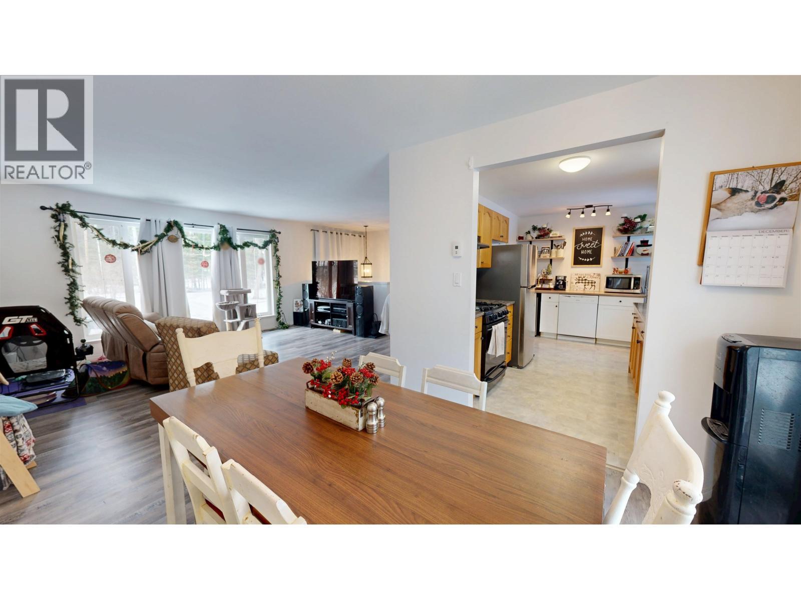 4983 Smith Road, 108 Mile Ranch, BC - Indoor