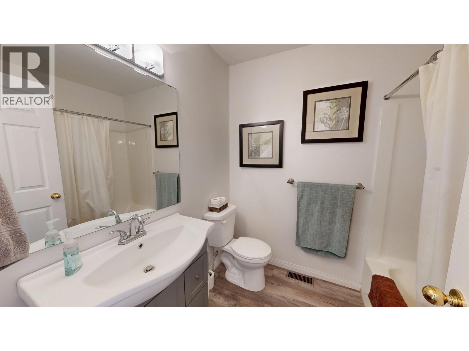 4983 Smith Road, 108 Mile Ranch, BC - Indoor Photo Showing Bathroom