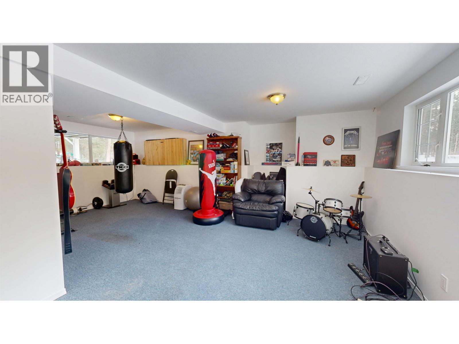 4983 Smith Road, 108 Mile Ranch, BC - Indoor