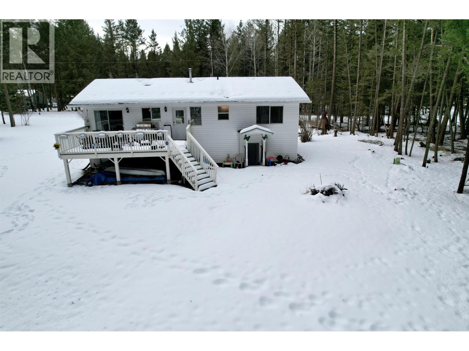 4983 Smith Road, 108 Mile Ranch, BC - Outdoor