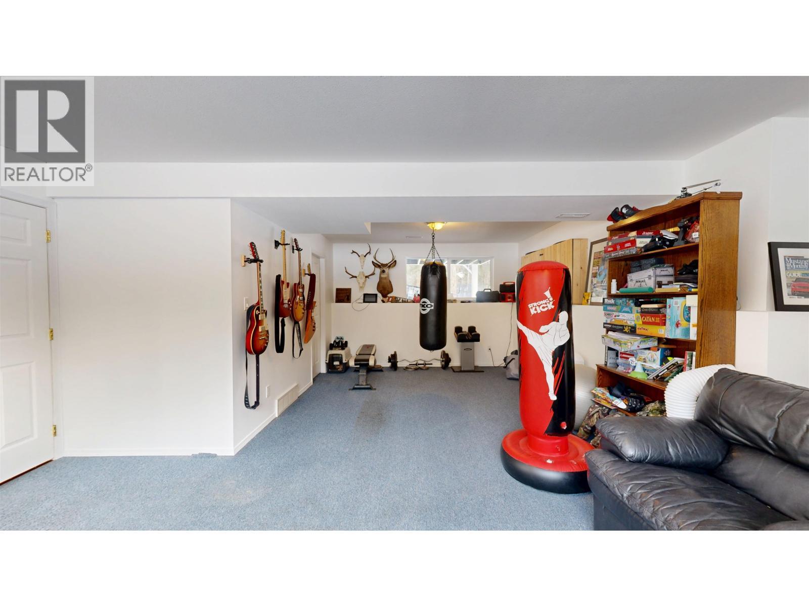 4983 Smith Road, 108 Mile Ranch, BC - Indoor