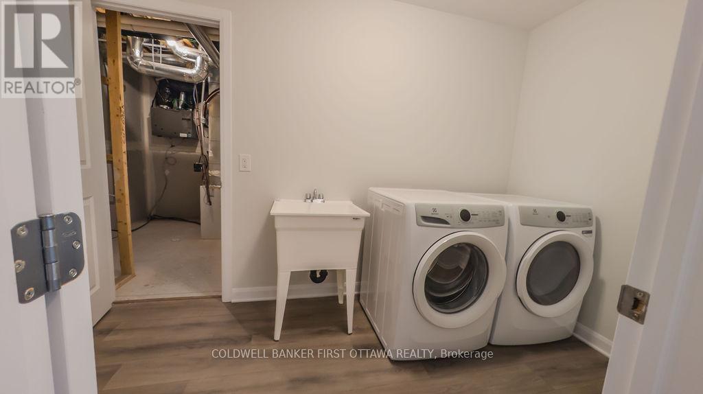 415 Silverberry Private, Ottawa, ON - Indoor Photo Showing Laundry Room