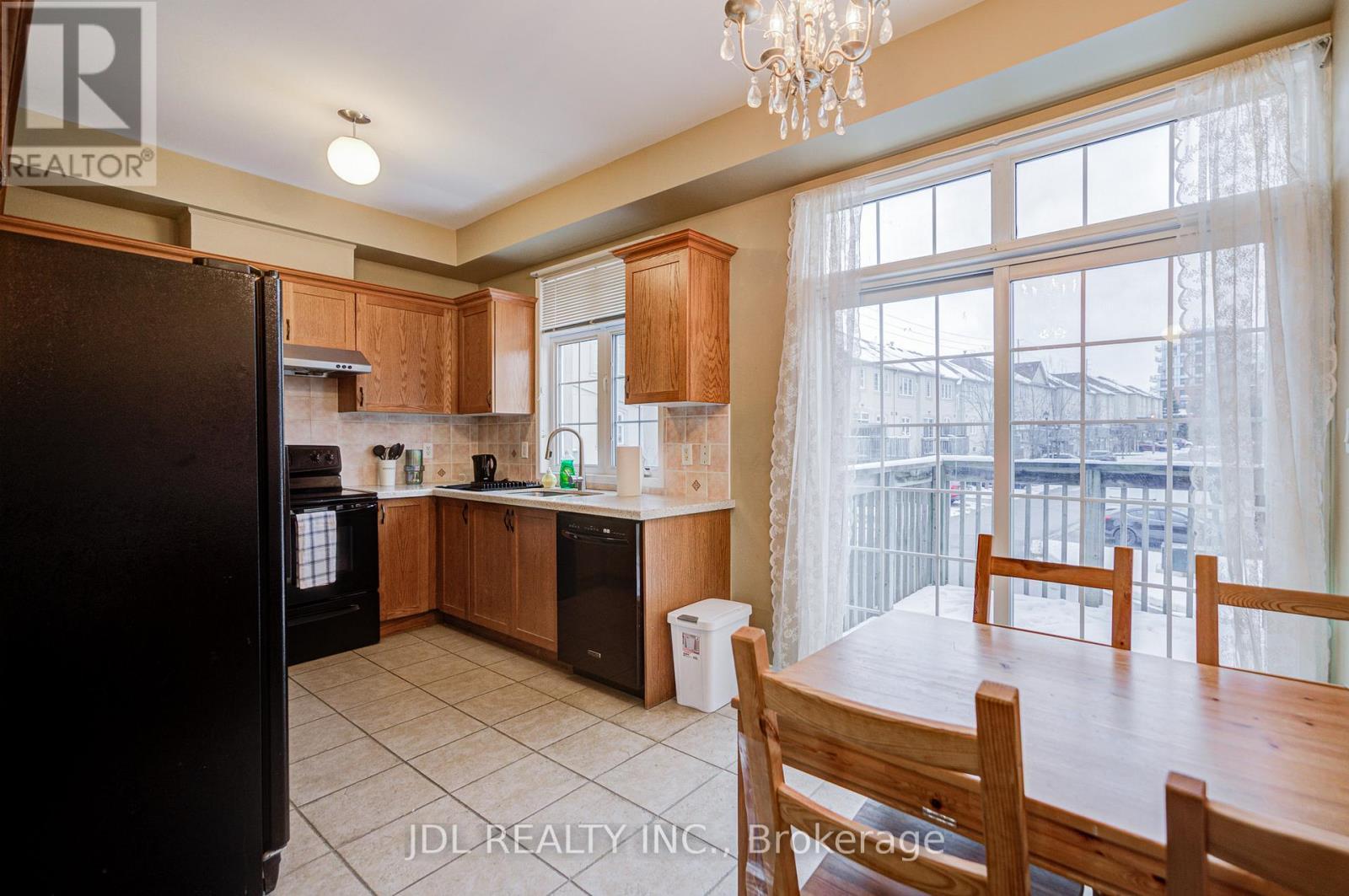 14 - 10 Post Oak Drive, Richmond Hill, ON - Indoor