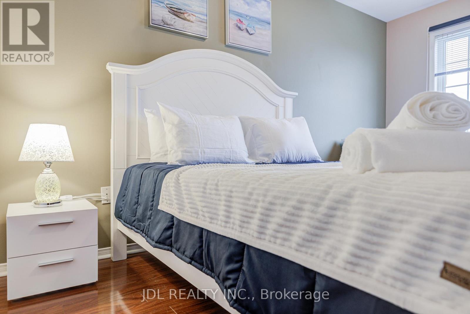 14 - 10 Post Oak Drive, Richmond Hill, ON - Indoor Photo Showing Bedroom