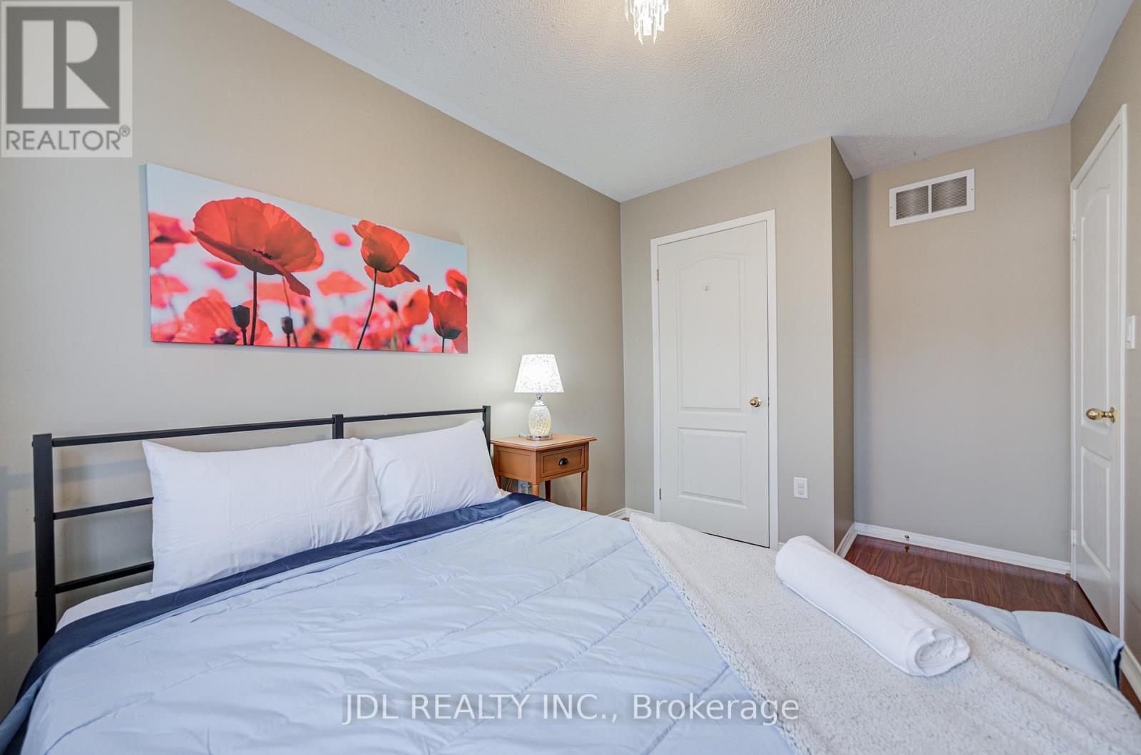 14 - 10 Post Oak Drive, Richmond Hill, ON - Indoor Photo Showing Bedroom