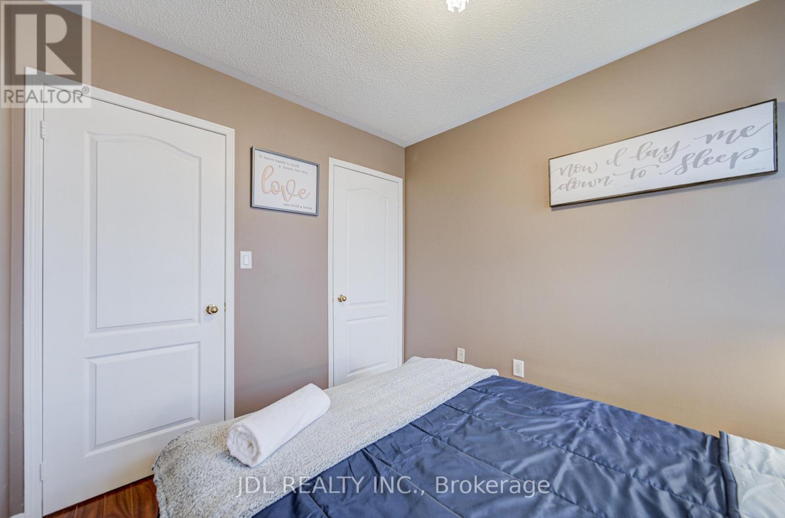 14 - 10 Post Oak Drive, Richmond Hill, ON - Indoor Photo Showing Bedroom