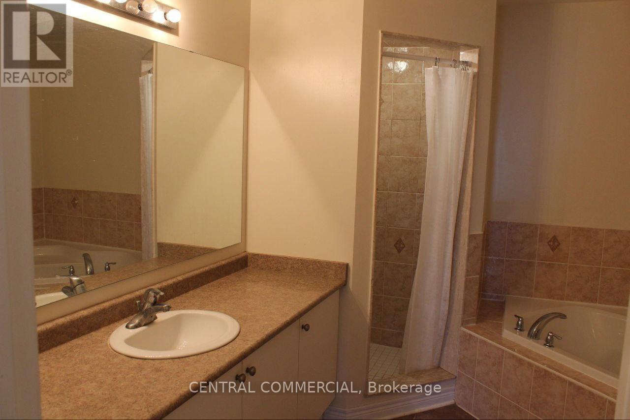 Main & Second Floor - 11 Shallot Court S, Richmond Hill, ON - Indoor Photo Showing Bathroom