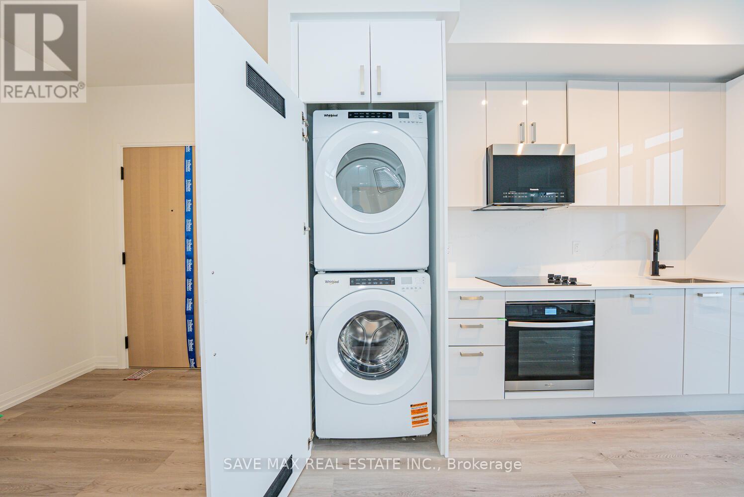 Ph 11 - 280 Dundas Street W, Toronto, ON - Indoor Photo Showing Laundry Room