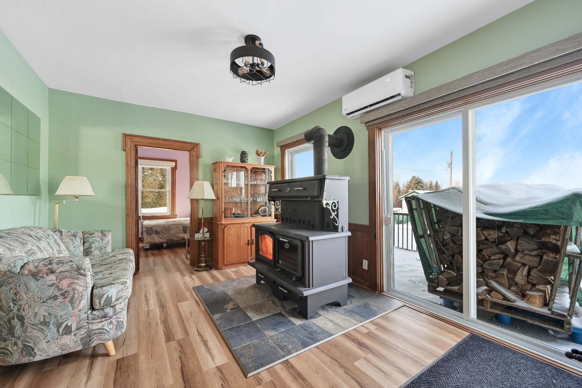 Salon - 231 Ch. Macaulay, Dudswell, QC