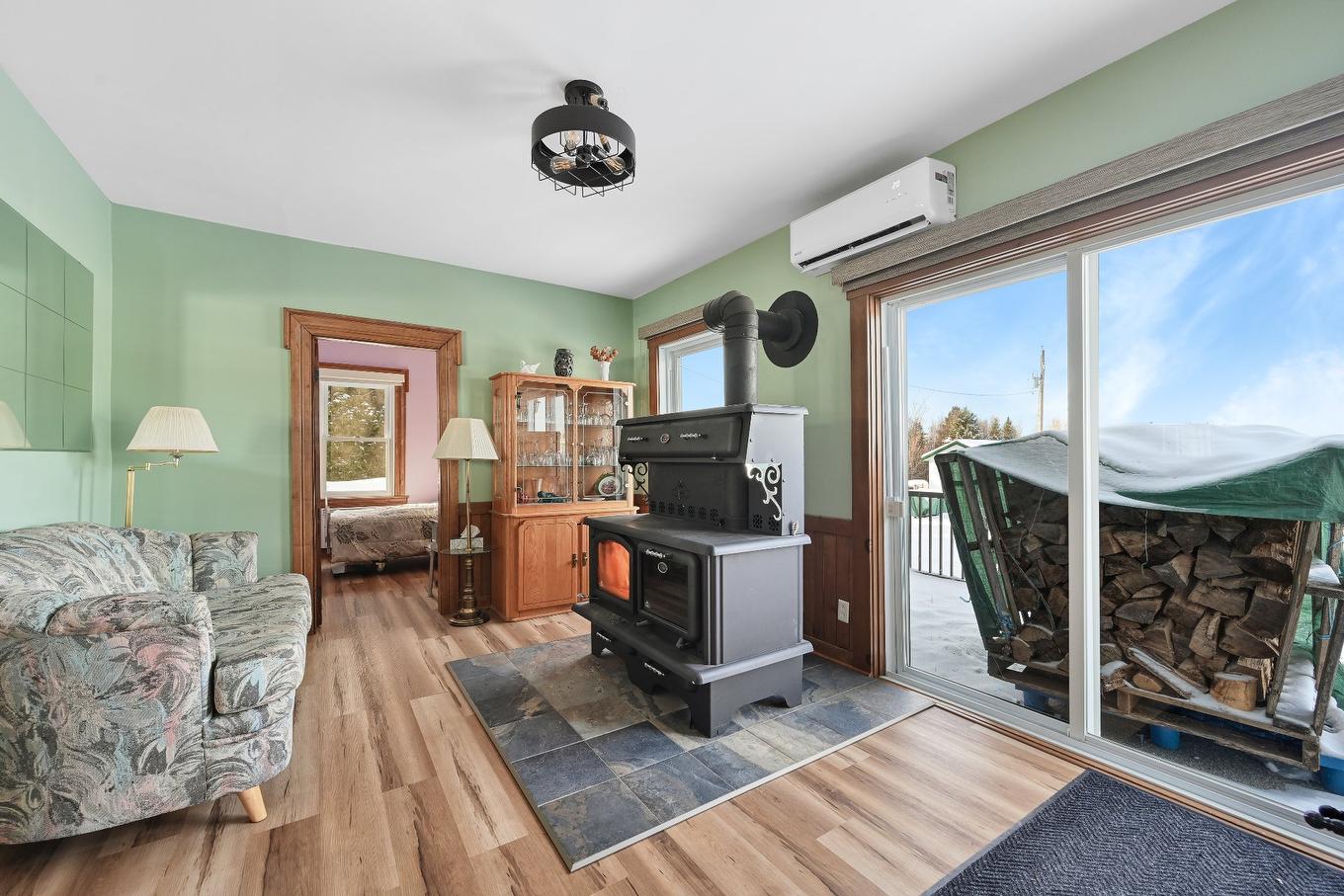 Salon - 231 Ch. Macaulay, Dudswell, QC