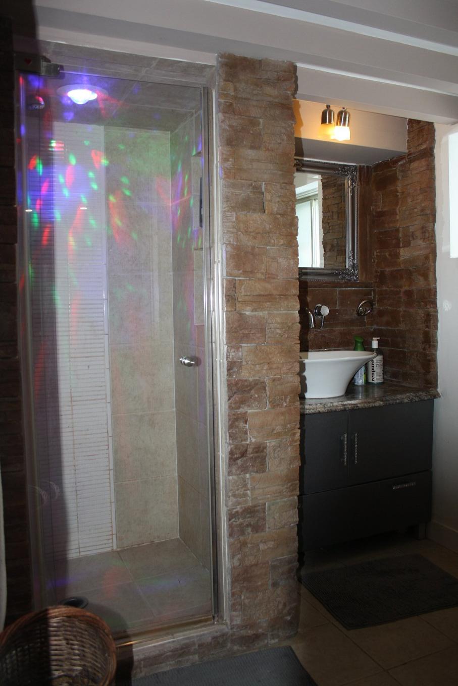 Bathroom - 12283 70E Avenue, Montréal (Rivière-Des-Prairies/Pointe-Aux-Trembles), QC - Indoor Photo Showing Bathroom