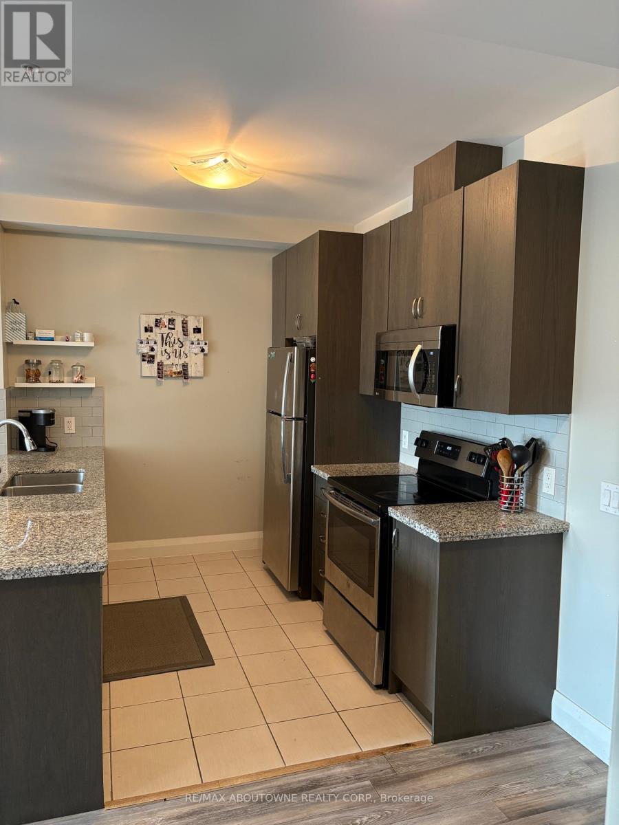 519 - 118 King Street E, Hamilton, ON - Indoor Photo Showing Kitchen With Double Sink