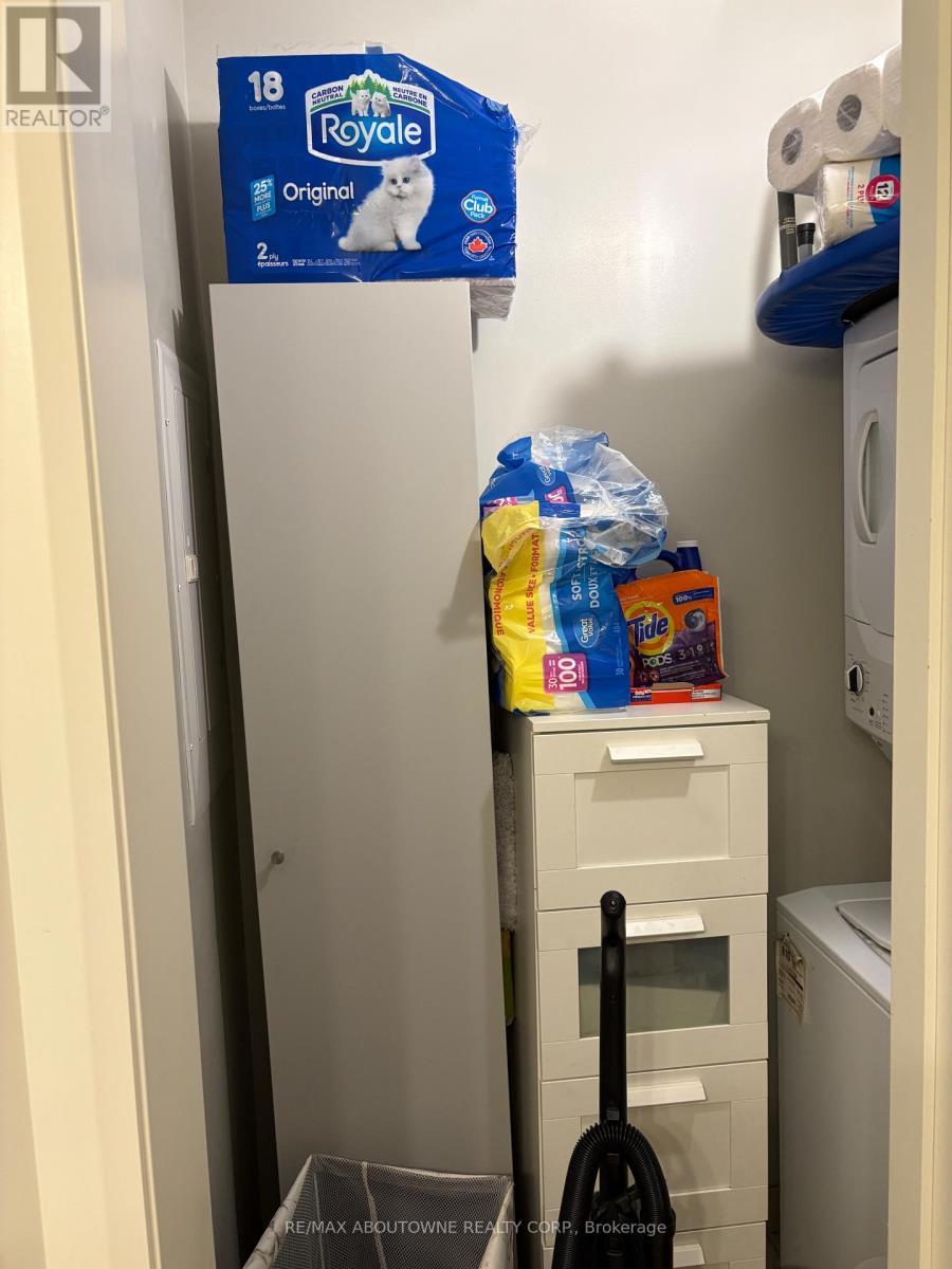 519 - 118 King Street E, Hamilton, ON - Indoor